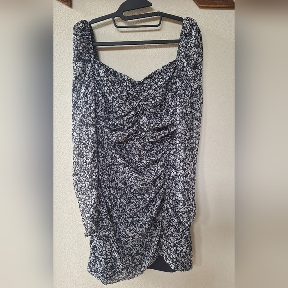 Astr The Label Ruched Long Sleeve Black & White Floral Mini Dress Womens Size M - Picture 4 of 9